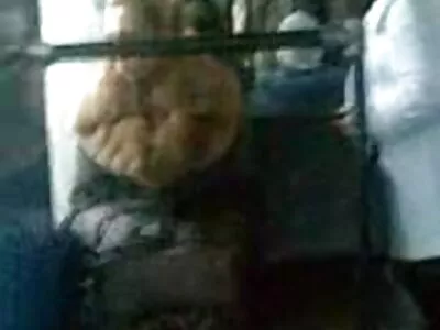 A kurva elkapta füstölt farkát a sötét bőrű nagyiszex ingyen Goldie Glock olajos puncijában