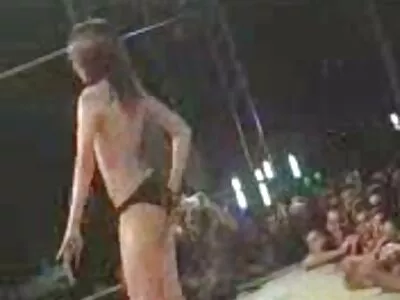 A négerek nem hagyják lovagol a faszon el a nőt