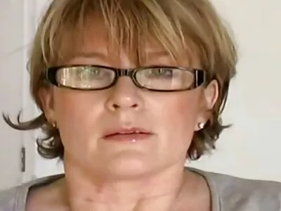 A férfi fiatal pornó filmek online ingyen lányokat ír