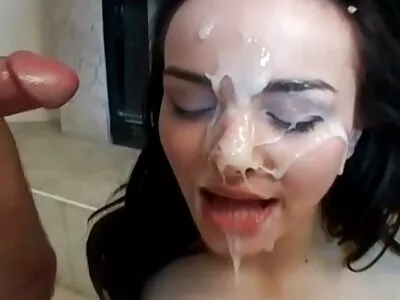Érett nő szeksz video ingyen egy pózba helyezte a rákot, és bassza meg az üreget a POV -ban
